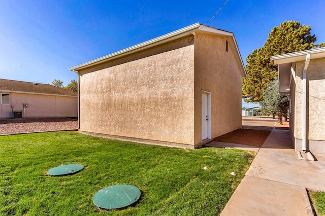 1510 24 1/4 Ln, Pueblo, CO 81006 - view of side of property featuring a yard, stucco siding, and cooling unit