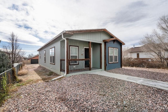 view of front of property with covered porch and fence