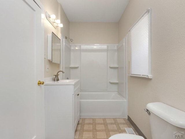 full bath featuring bathtub / shower combination, toilet, vanity, baseboards, and tile patterned floors