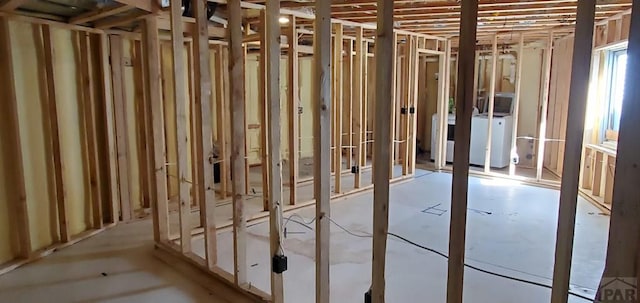 miscellaneous room with washer / clothes dryer