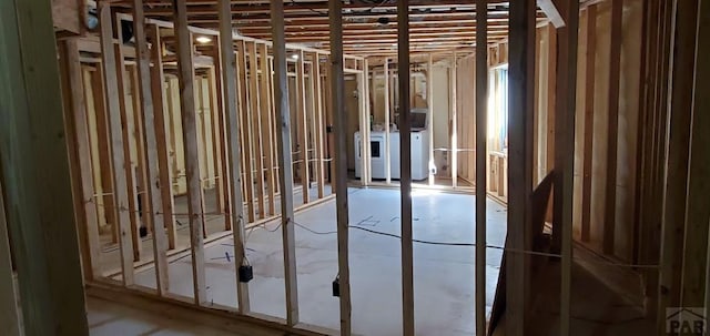 miscellaneous room with washer / clothes dryer