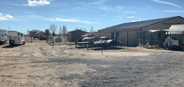 view of yard featuring fence and an outbuilding