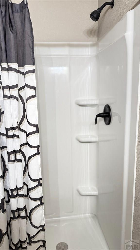 bathroom featuring curtained shower