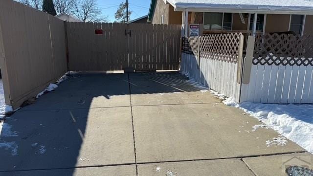 1326 E River St, Pueblo, CO 81001 - view of gate with fence