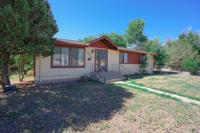 1021 7th St, Walsenburg, CO 81089 - ranch-style home with a front yard and fence