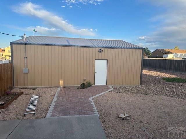 662 S Bayfield Ave, Pueblo West, CO 81007 - view of outbuilding with a fenced backyard