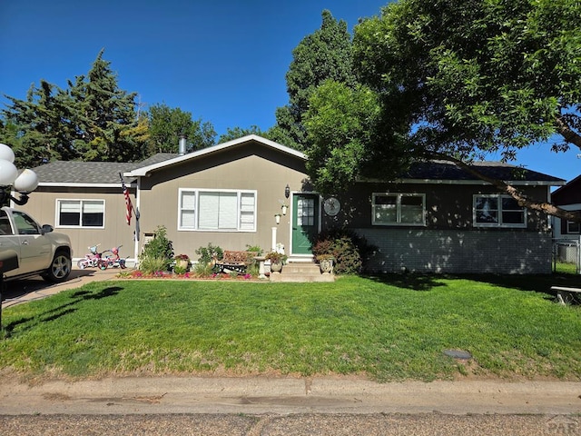 902 Everett, Lamar, CO 81052 - ranch-style home with entry steps, a front lawn, and brick siding
