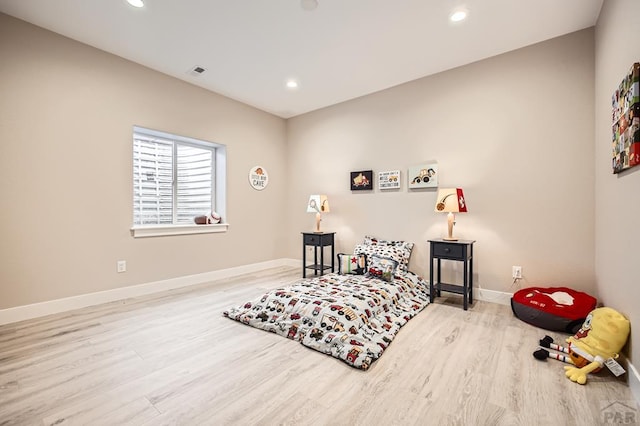 sitting room featuring recessed lighting, visible vents, light wood-style flooring, and baseboards