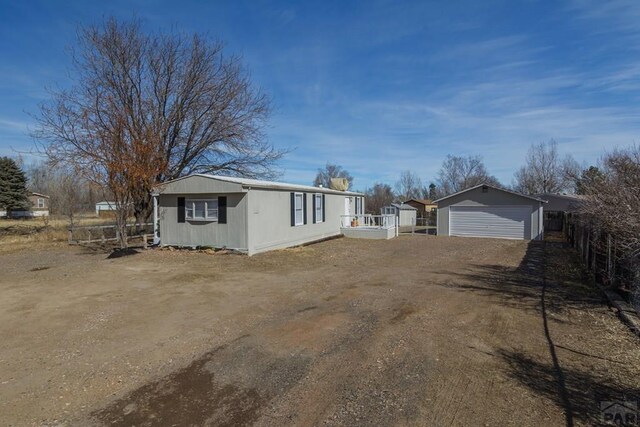 view of front facade with driveway and an outdoor structure