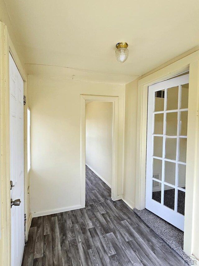 spare room with dark wood-style floors and baseboards