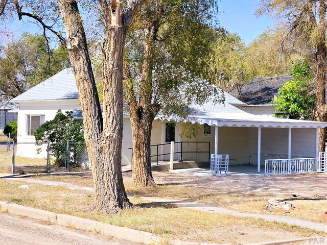 view of front of house with fence