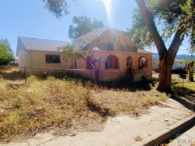 view of front of house with fence