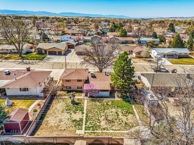 birds eye view of property featuring a mountain view and a residential view