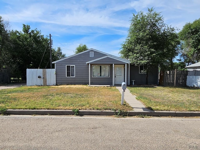 607 W Logan St, Lamar, CO 81052 - photo 1