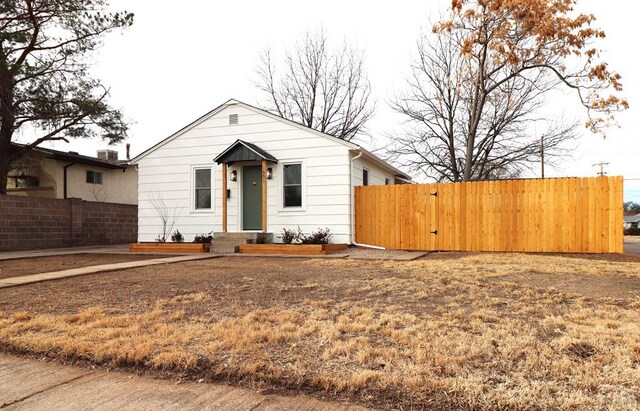 view of front of house featuring fence