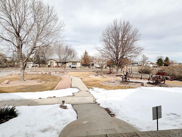 view of yard with a residential view