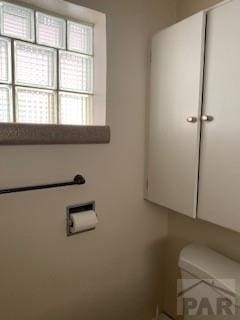 417 Park Dr, Pueblo, CO 81005 - bathroom featuring plenty of natural light