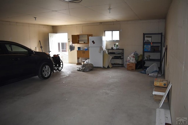 garage featuring freestanding refrigerator