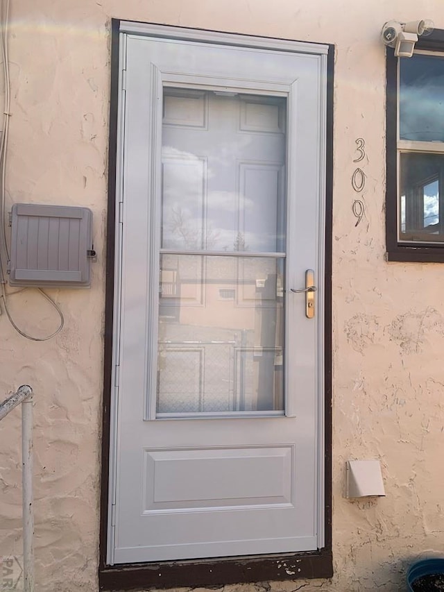 view of exterior entry with stucco siding