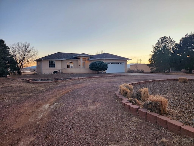 view of front facade with a garage and driveway