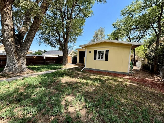 view of yard featuring a fenced backyard