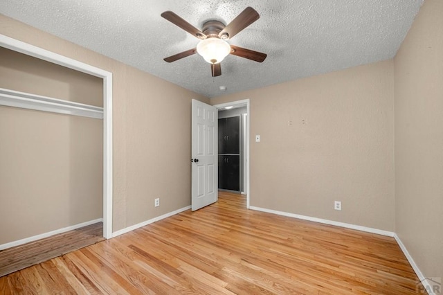 1516 Zuni Rd, Pueblo, CO 81001 - unfurnished bedroom with light wood-type flooring, a textured ceiling, a closet, and a ceiling fan