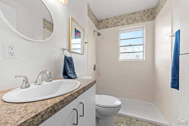 501 E Main St, Trinidad, CO 81082 - bathroom with tiled shower, toilet, and vanity