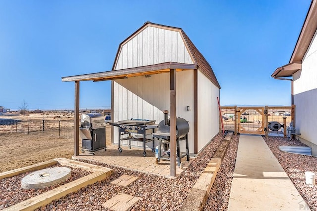 view of outdoor structure featuring an outbuilding and fence