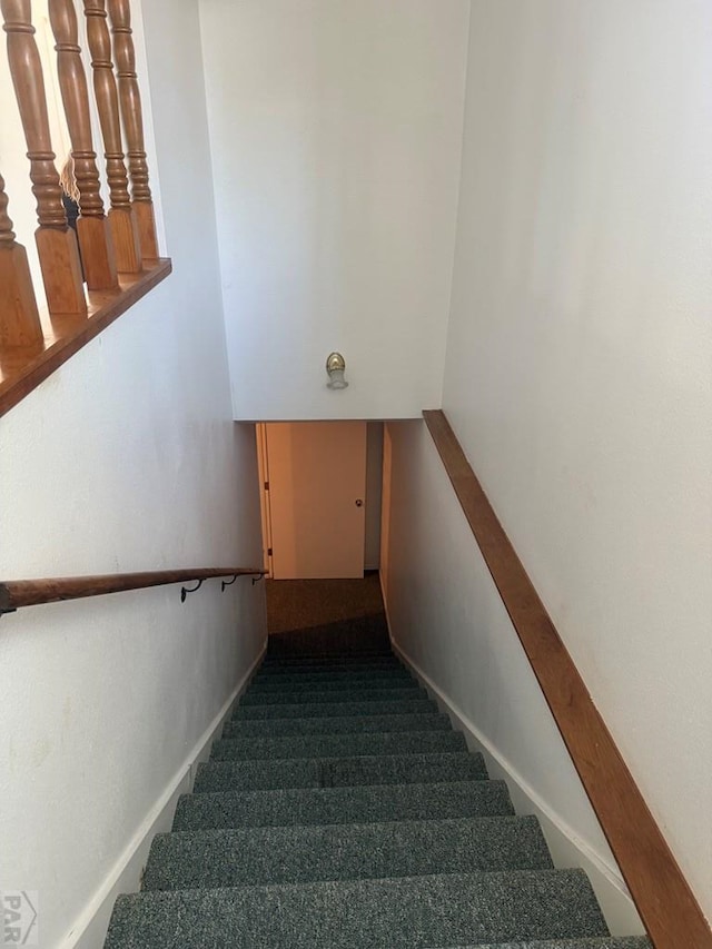 304 S Mullen, Lamar, CO 81052 - staircase with carpet