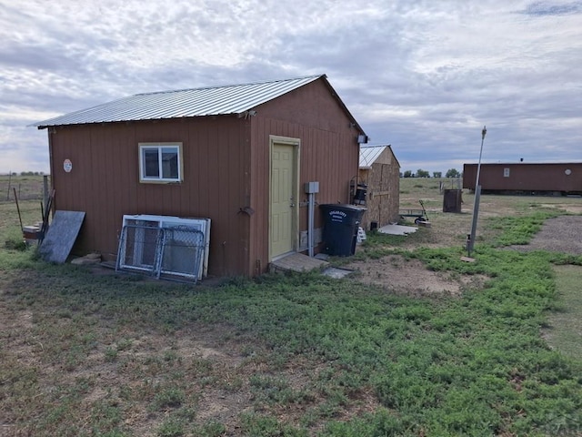 view of outdoor structure featuring an outdoor structure