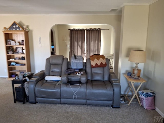 living room featuring baseboards, visible vents, arched walkways, ornamental molding, and carpet flooring