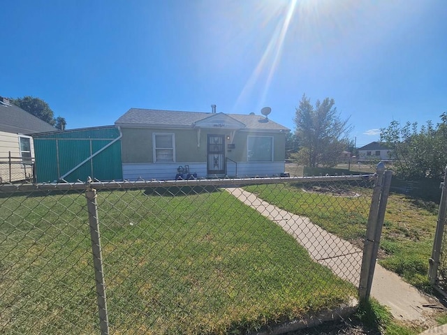 bungalow-style house featuring fence and a front lawn