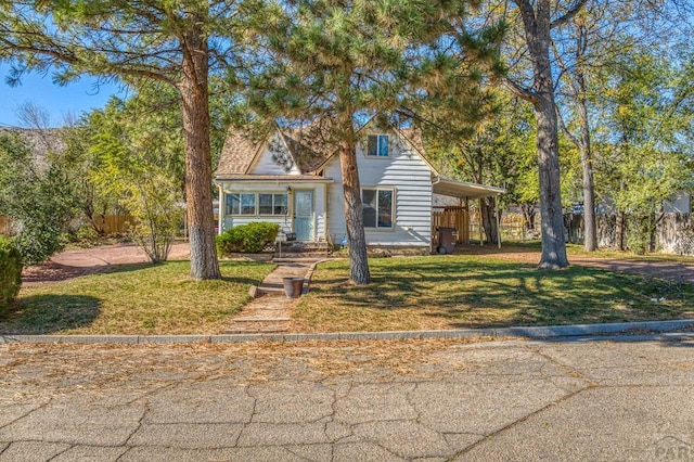 view of front of house featuring a front yard and fence