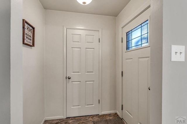 entryway featuring baseboards