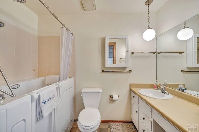 1104 Fairview Ave Unit A, Canon City, CO 81212 - full bath featuring toilet, vanity, baseboards, and shower / bathtub combination with curtain