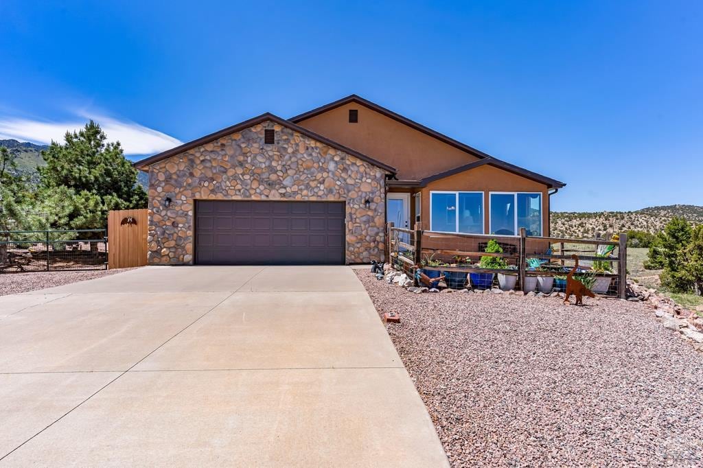 141 N Osprey Ct, Canon City, CO 81212 - photo 1