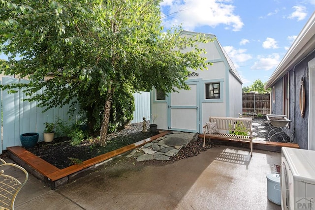 424 Mcclelland Ave, Pueblo, CO 81005 - fenced backyard with a patio