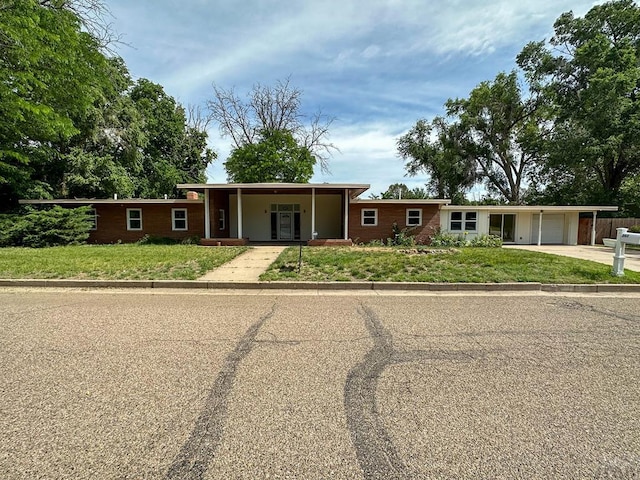 207 Willow Valley Dr, Lamar, CO 81052 - photo 1