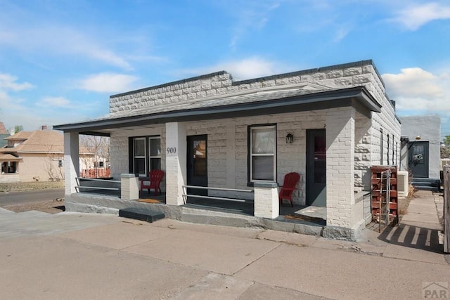 view of front of house featuring a porch