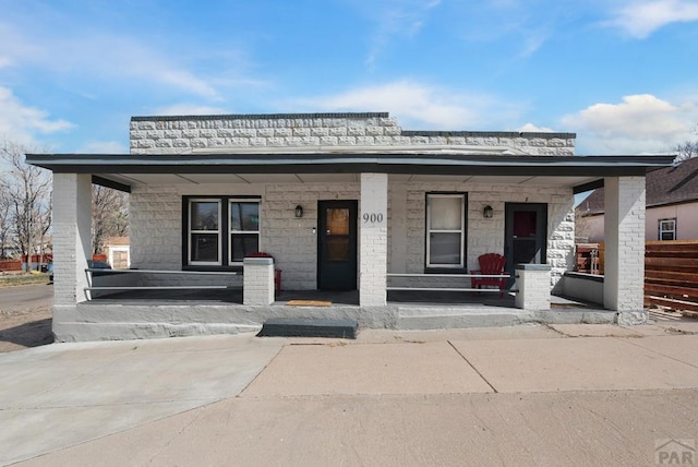 view of front facade featuring a porch