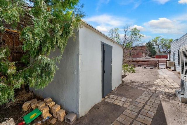 view of outdoor structure featuring fence and an outdoor structure