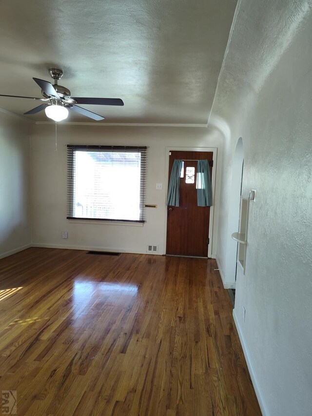 726 W Corona Ave, Pueblo, CO 81004 - entryway with arched walkways, healthy amount of natural light, wood finished floors, and a ceiling fan
