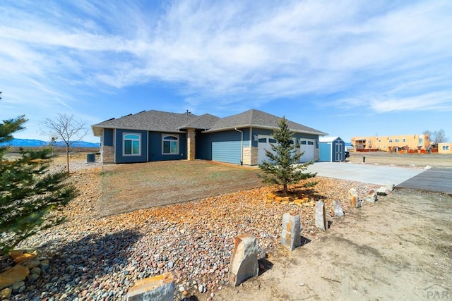 view of front of house with a garage and driveway