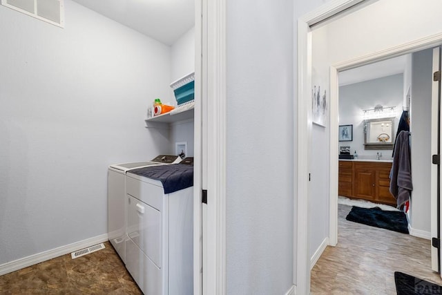 laundry room featuring laundry area, visible vents, and washer and clothes dryer