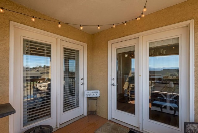 entrance to property with stucco siding