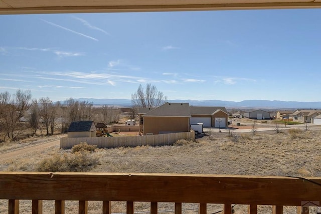 view of yard featuring a mountain view