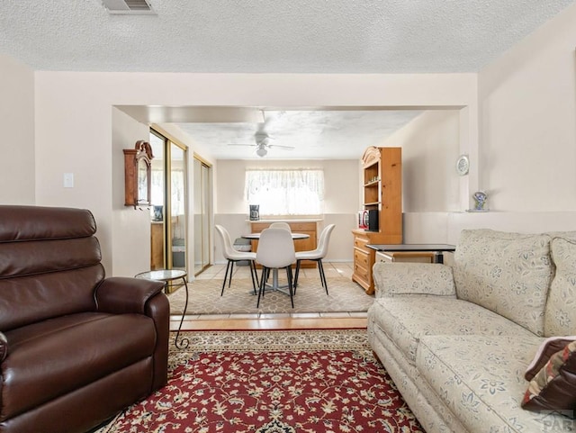1505 Center Ln, Pueblo, CO 81006 - living area featuring ceiling fan