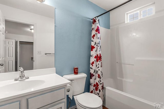 4141 Outlook Blvd Unit Q, Pueblo, CO 81008 - bathroom with vanity and shower / tub combo with curtain