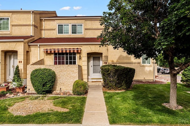 4141 Outlook Blvd Unit Q, Pueblo, CO 81008 - view of front facade featuring a front yard and stucco siding