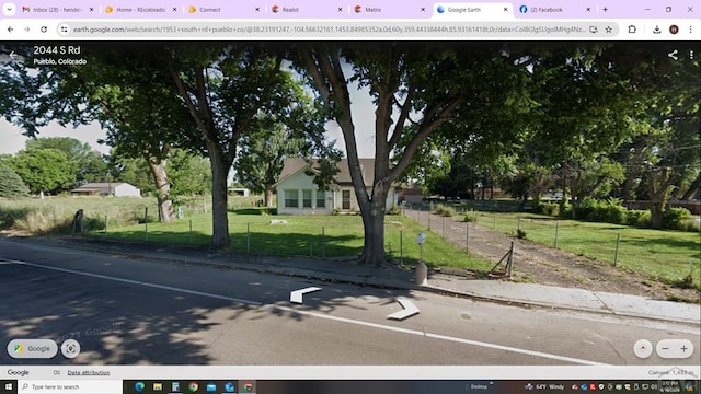 view of front of home with fence and a front yard